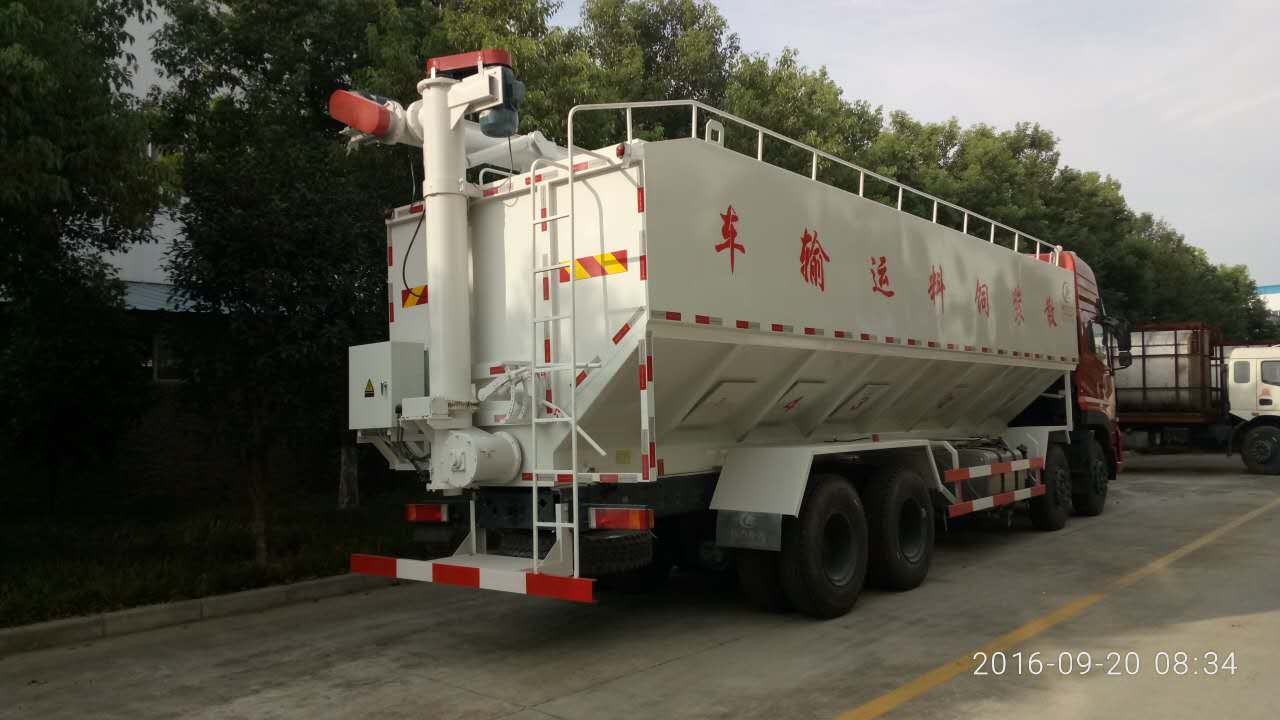天龍40方散裝飼料運(yùn)輸車